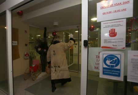 BOŽIČEK IN DEDEK MRAZ V CERKNICI 37 FOTO LJUBO VUKELIČ